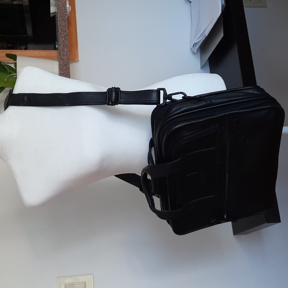 Authentic Tumi Leather Expandable Bag - Picture 6 of 11